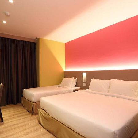 Capital O 9010 Yee Hotel Джохор-Бару Экстерьер фото