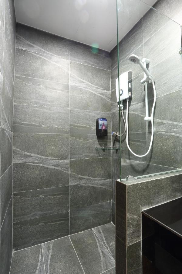 Capital O 9010 Yee Hotel Джохор-Бару Экстерьер фото