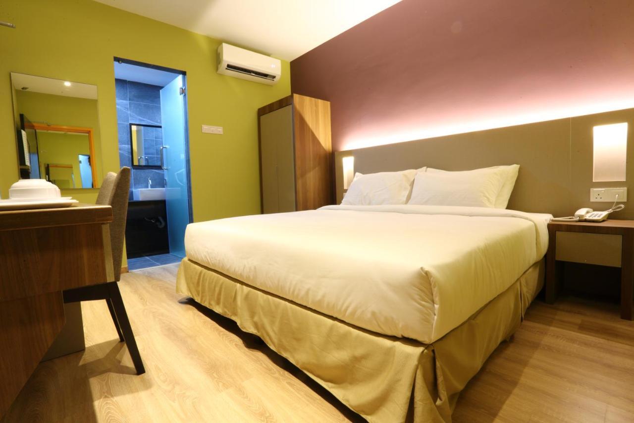 Capital O 9010 Yee Hotel Джохор-Бару Экстерьер фото